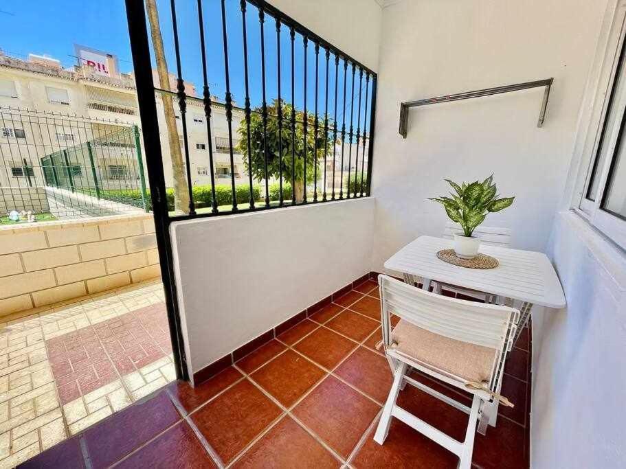 Apartamento Cerca De La Playa Torrecilla 内尔哈 外观 照片